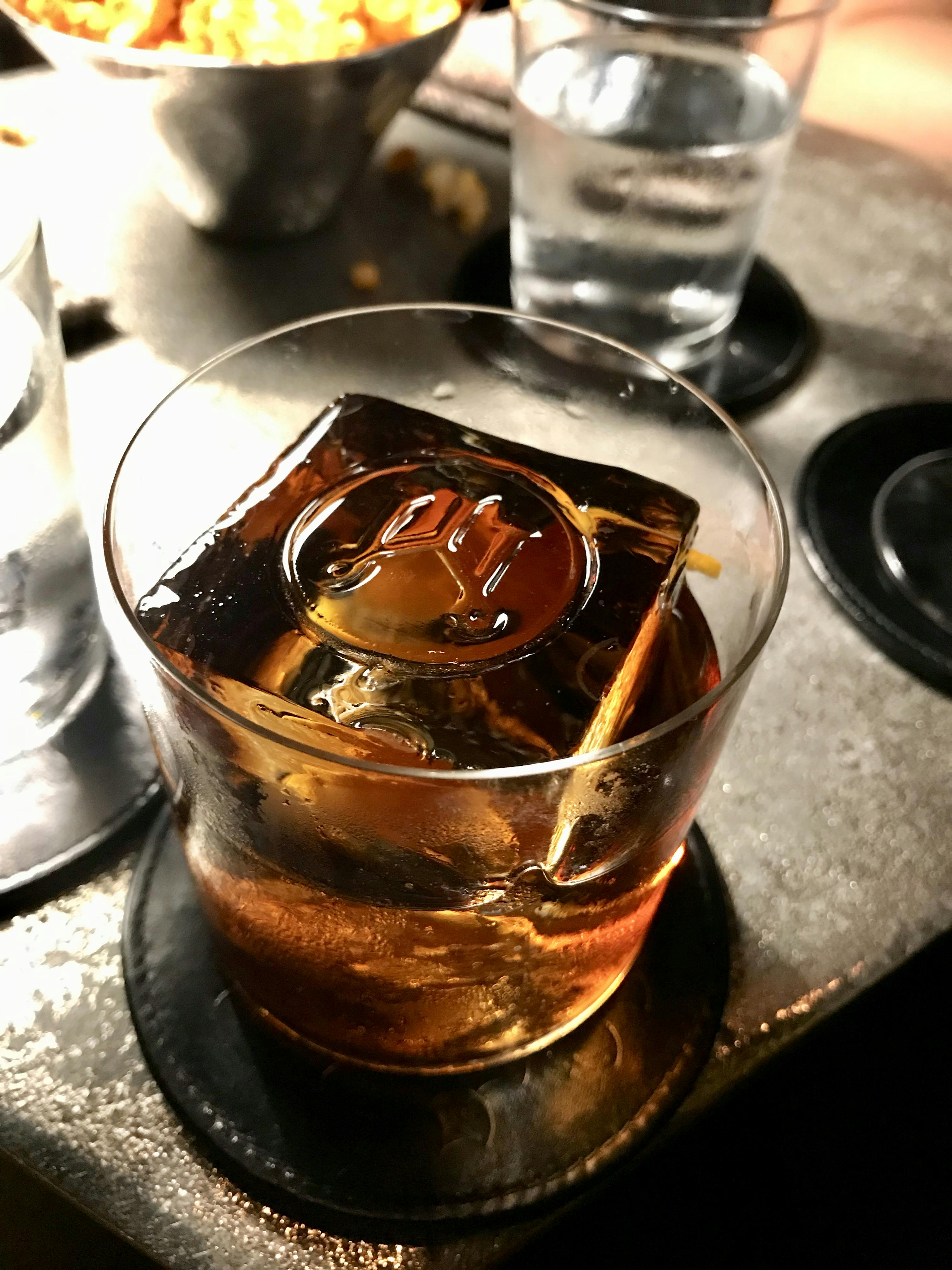 A Negroni at Manhattan Bar, Singapore