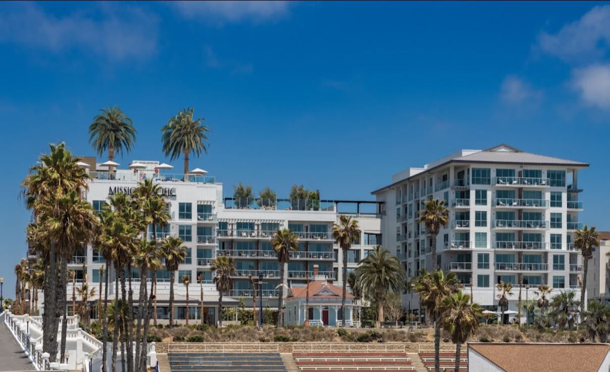 Large residential complexes with galvanized steel balcony and connection elements, showcasing corrosion-resistant galvanizing by Coatinc US designed for California’s diverse climate conditions.