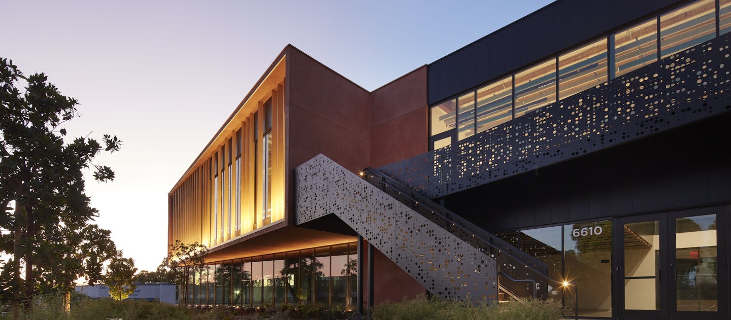 Large exterior staircase of an administrative building, protected with beam galvanizing by Coatinc US for long-lasting corrosion resistance.