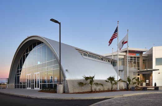 Large entrance forum featuring steel beams protected with beam galvanizing by Coatinc US, ensuring reliable corrosion resistance and long-term durability.