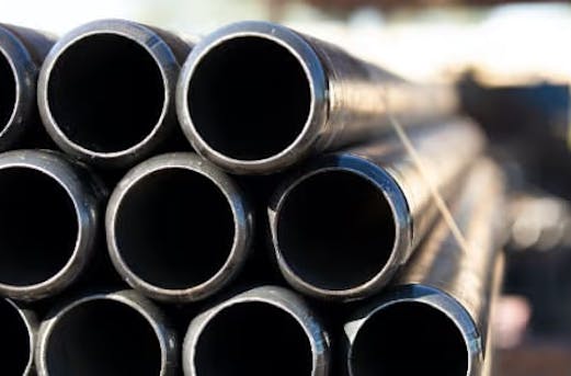 Coatinc US team consulting with clients on galvanizing solutions, highlighting a customer-centric approach, clear communication, and personalized project support.