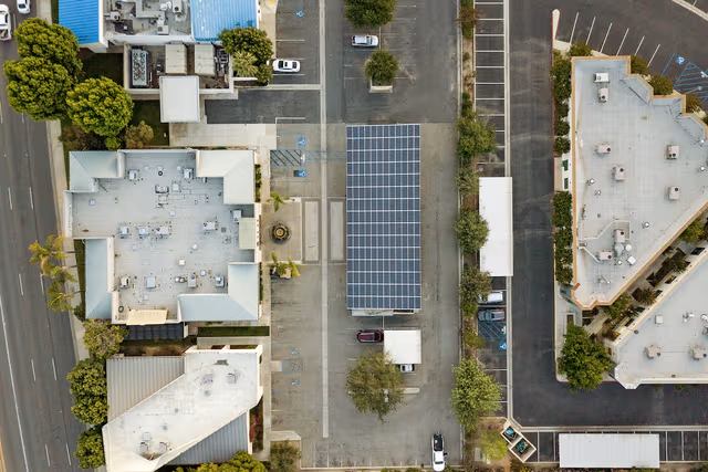 Large solar carport with photovoltaic panels on the roof, showcasing the future of solar carports supported by galvanized steel structures from Coatinc US.