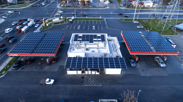 Large parking area with solar carports supported by galvanized steel structures, highlighting why customers choose Coatinc US for durable, reliable solar galvanizing solutions.
