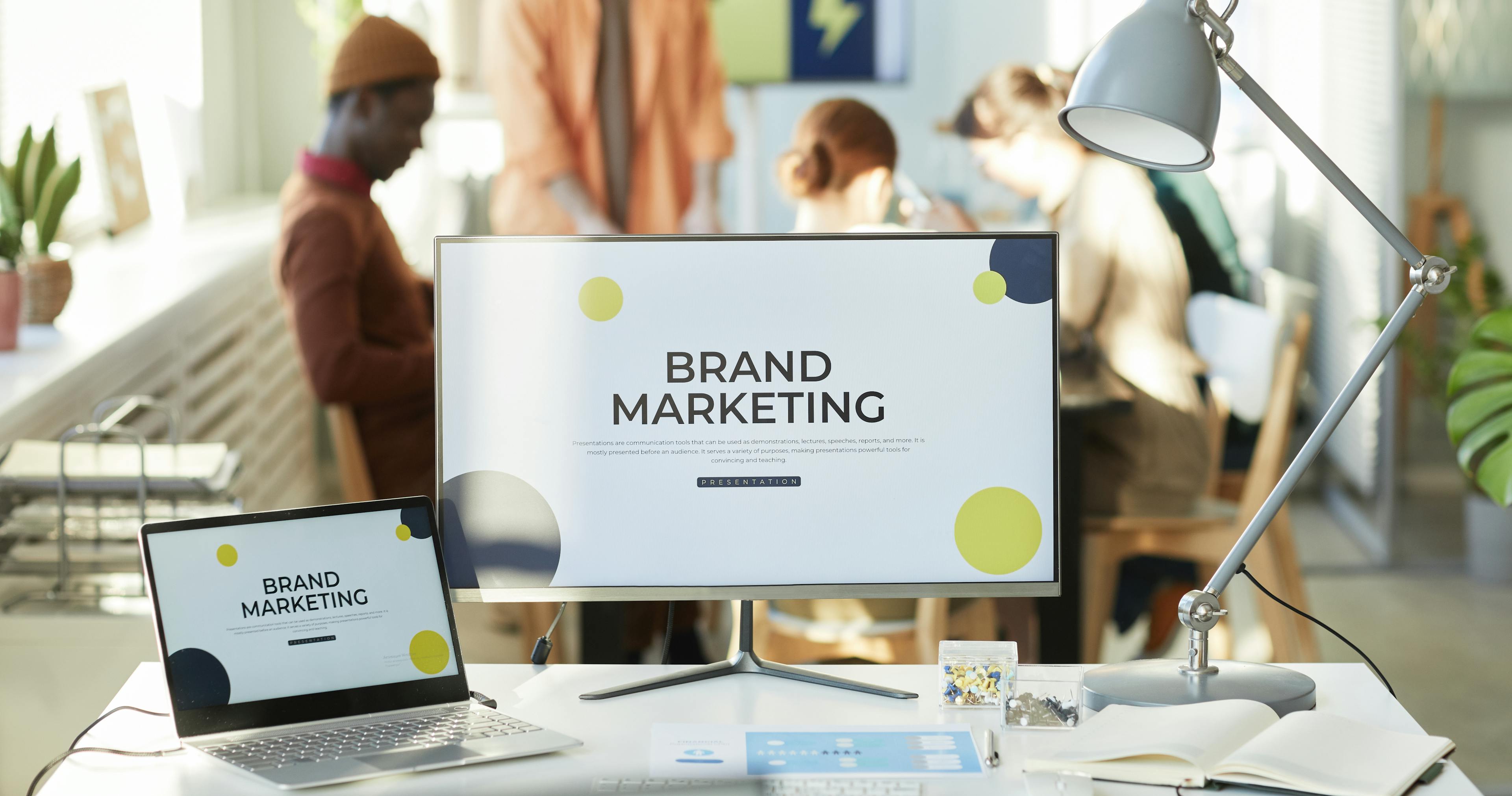 Tela com link de marca destacado em painel de marketing digital