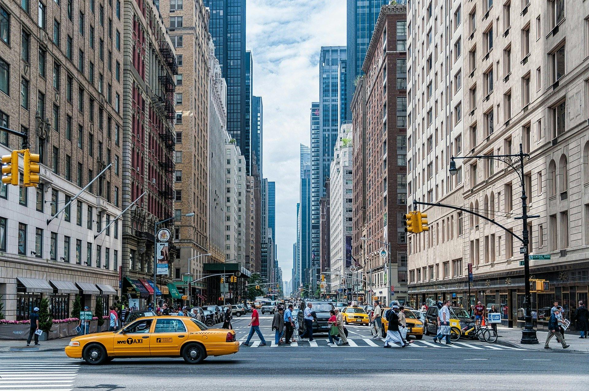 New York streets, buildings and a NYC yellow cab, photo by Pixabay