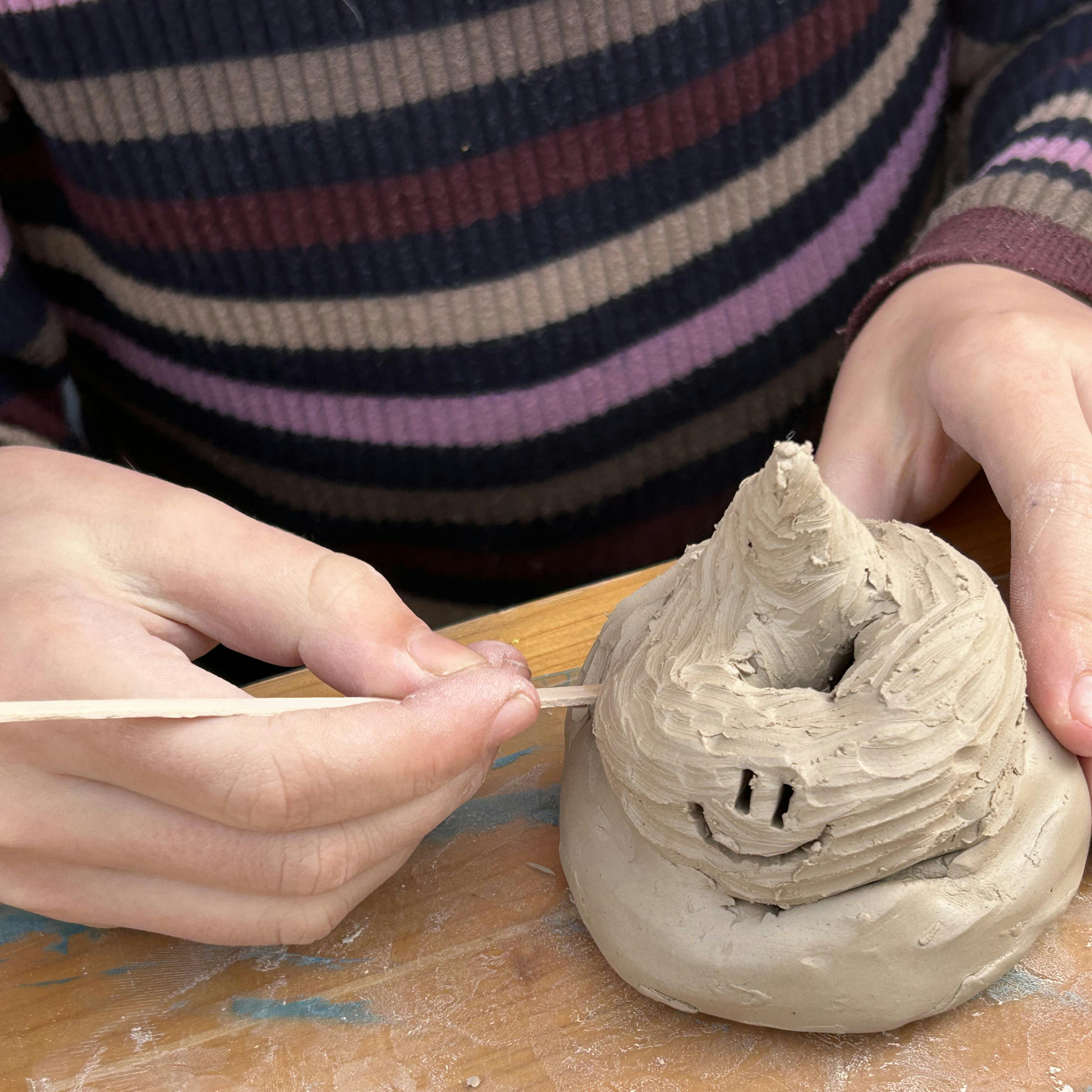 Drollen kleien tijdens buitenspelen