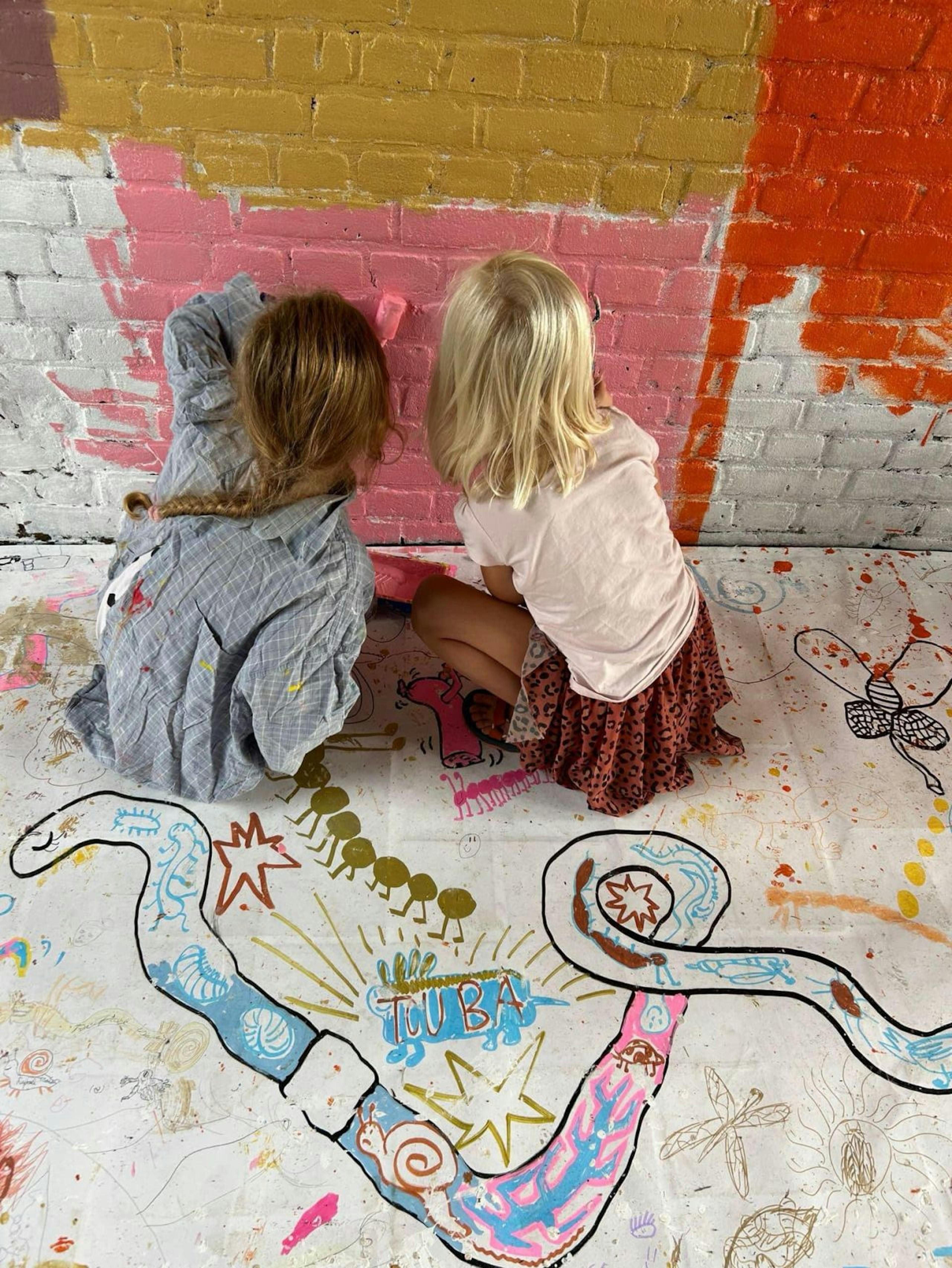 leerlingen van de Jozef Sartoschool aan het werk
