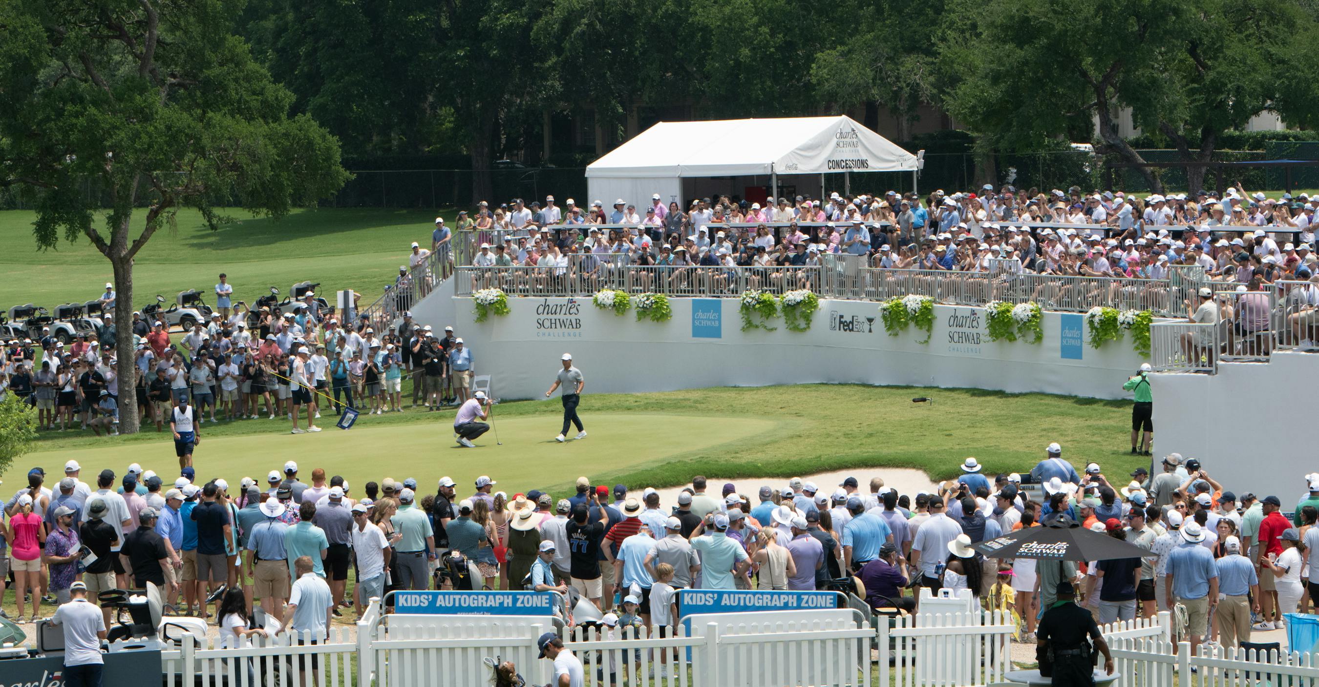 Hole #9 Large Crowd
