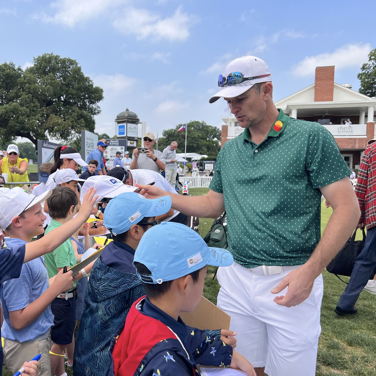 kids getting autograph
