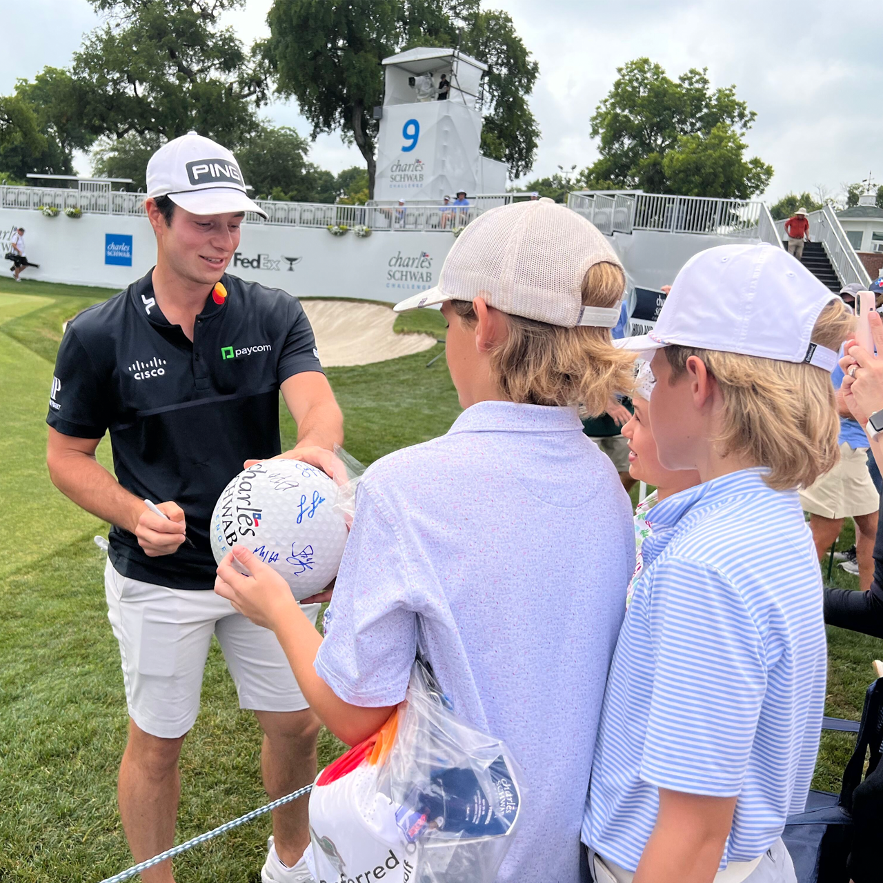 kids getting autograph