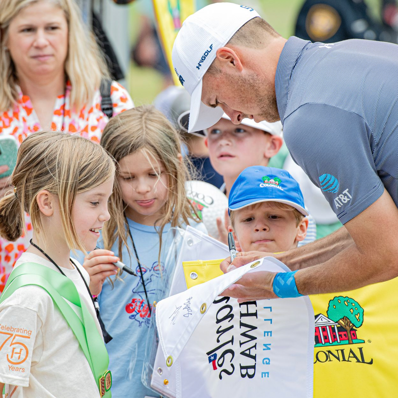 kids getting autograph