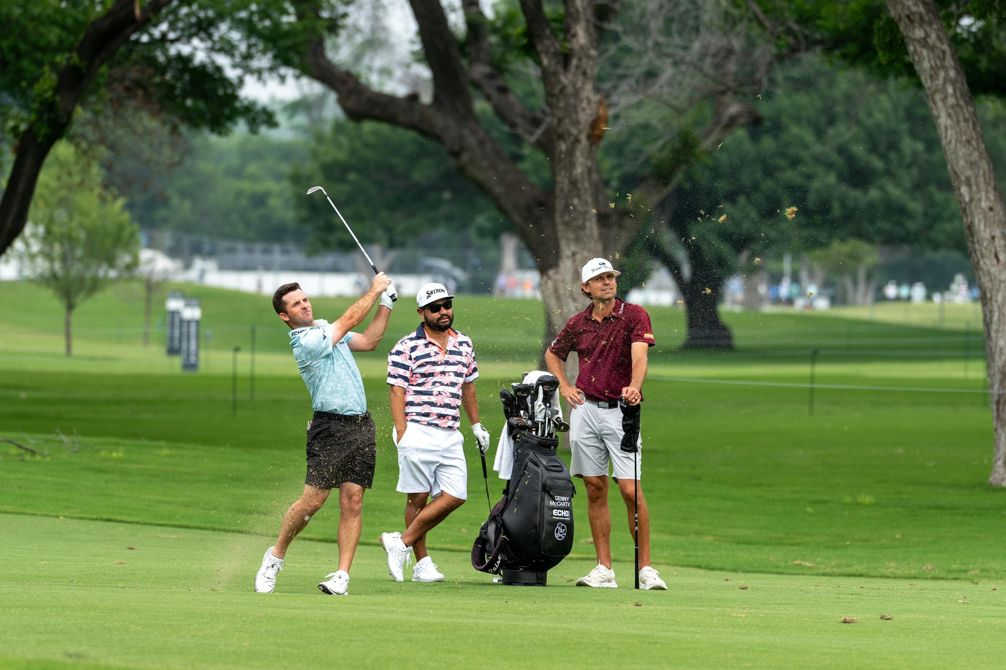 3 guys golfing