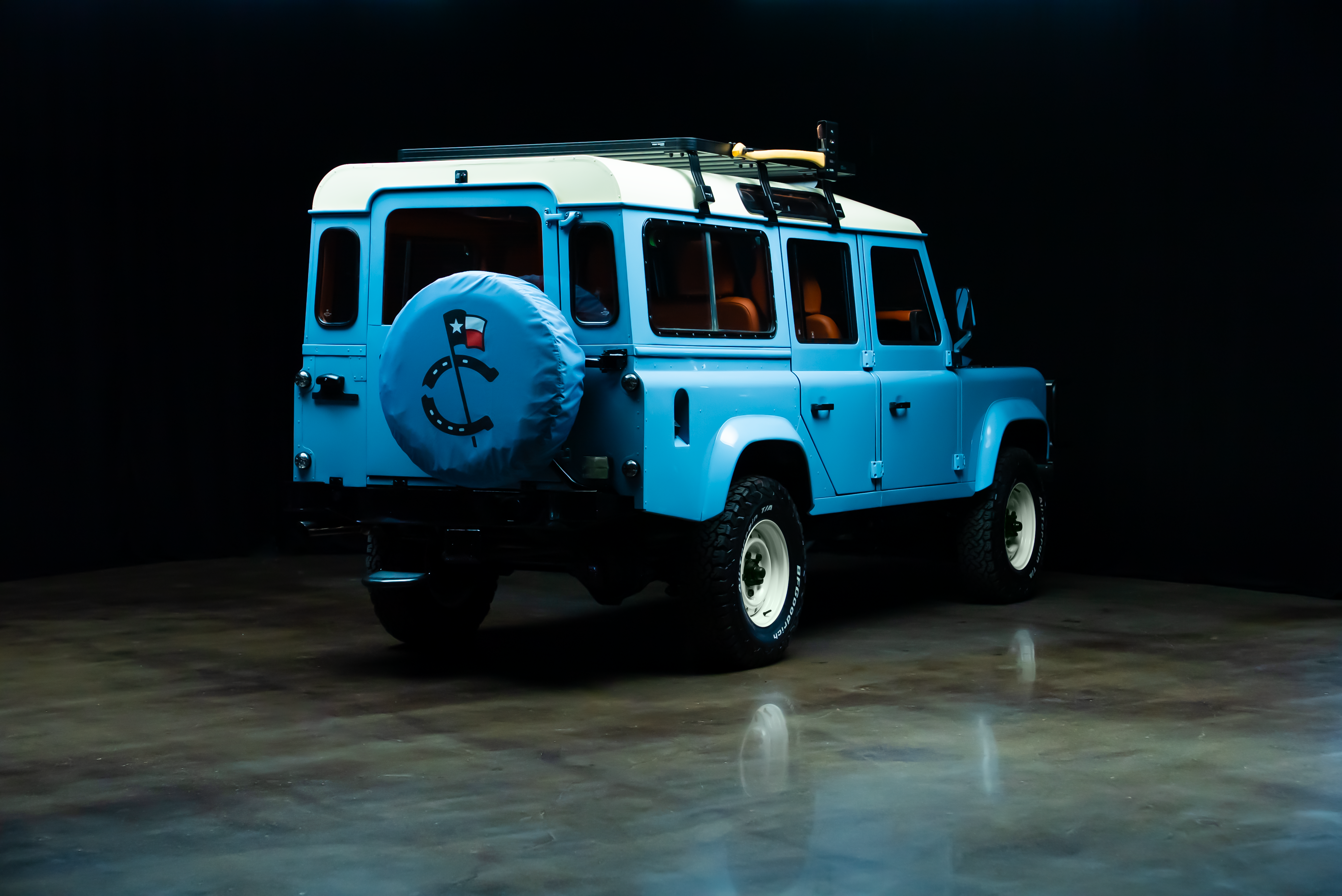 2025 Prize Car Defender Backside