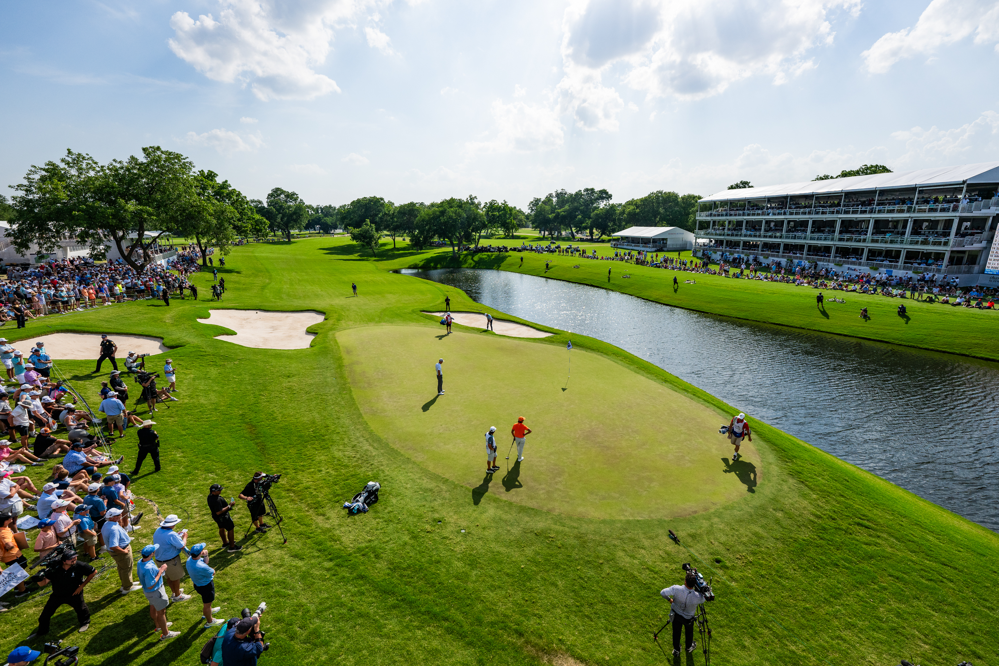 Crowd at 18th Green