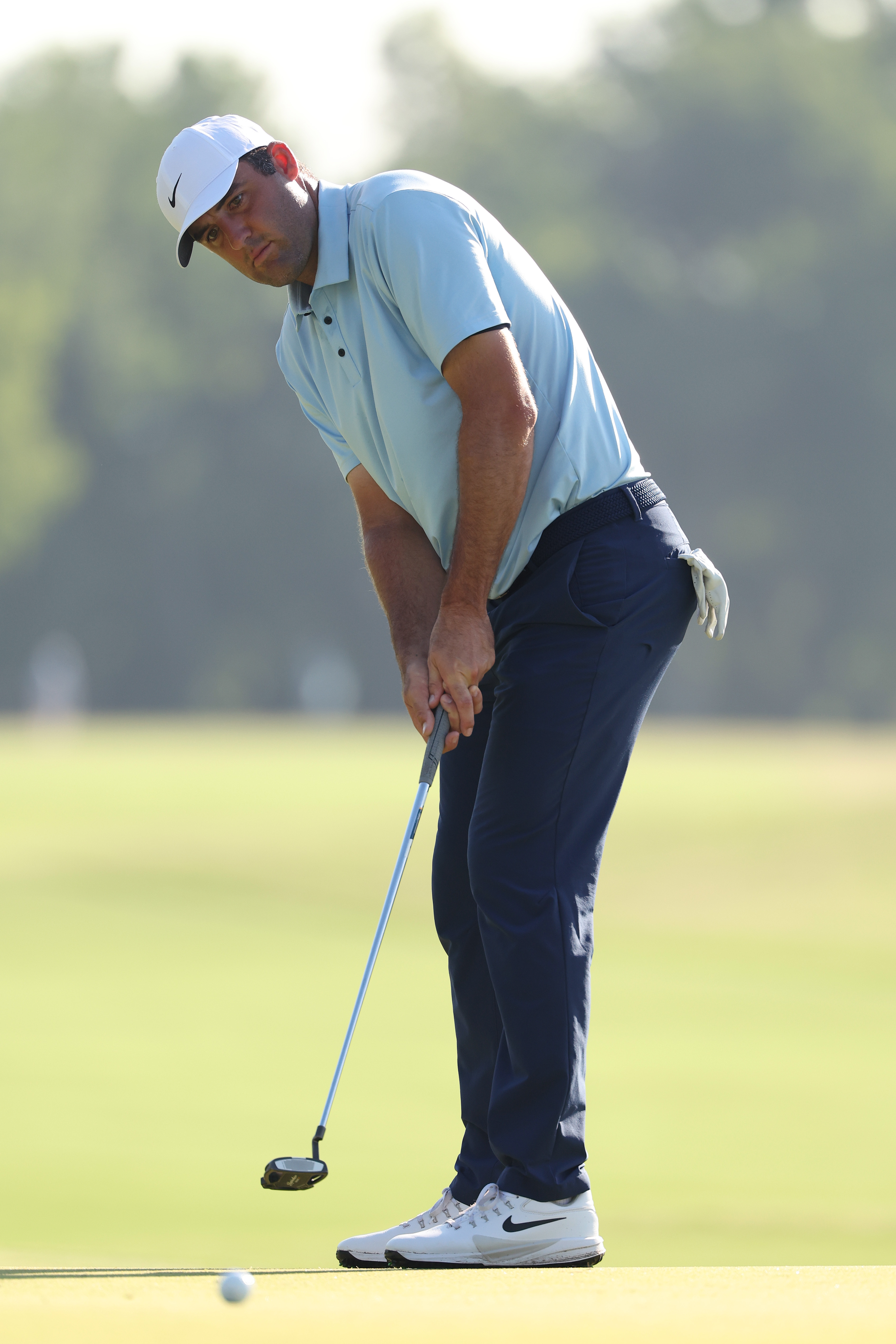 Player putting