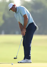 Player putting