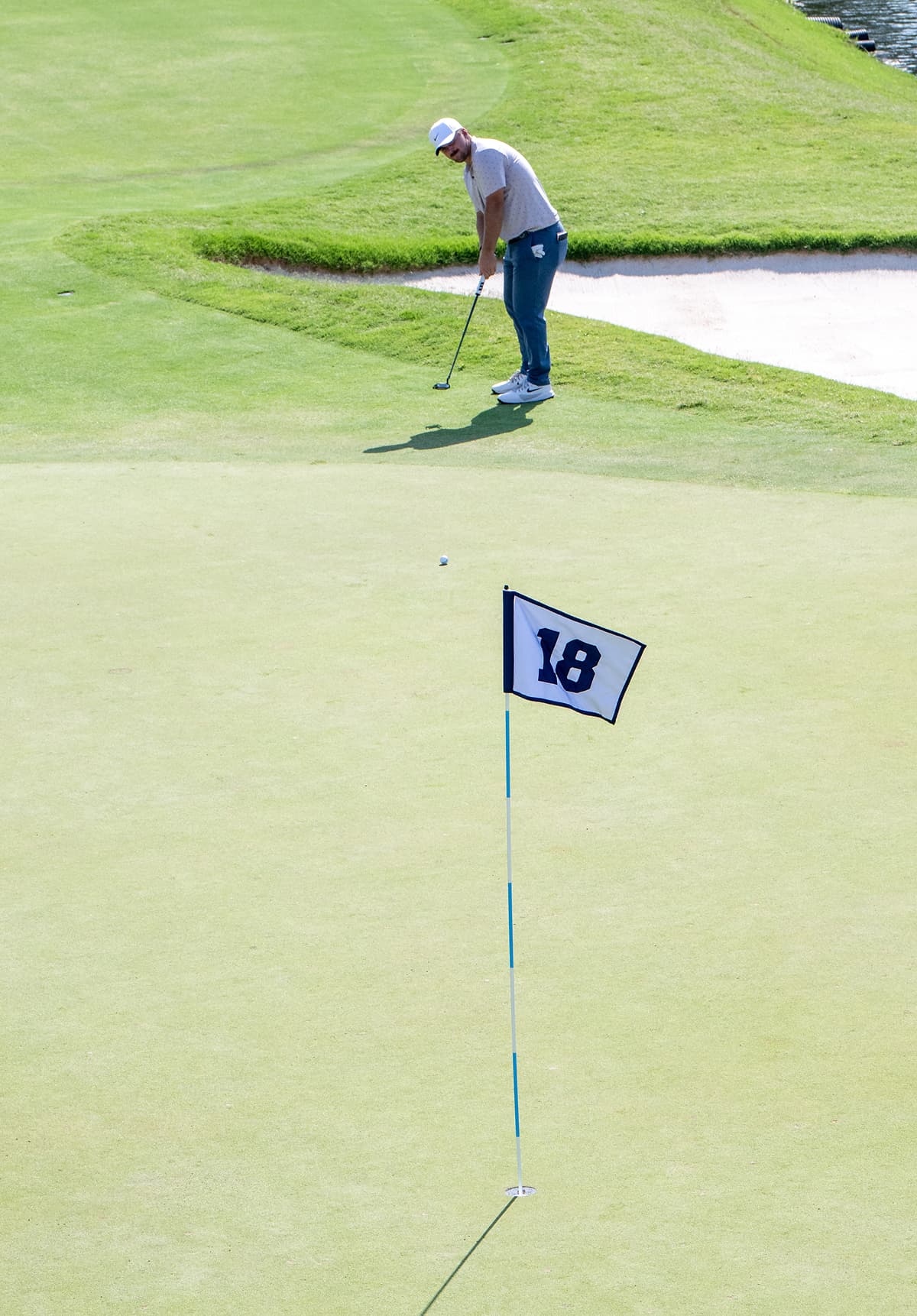 Golfer putting on 18