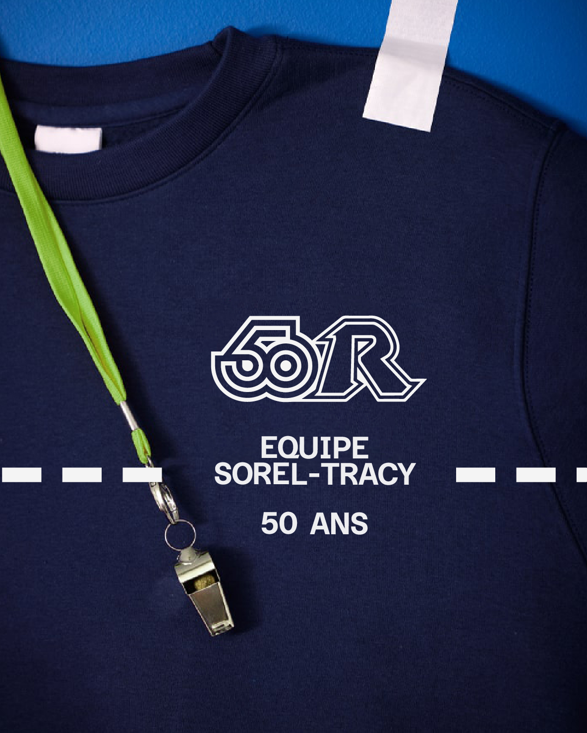 Exemple de chandail avec des éléments de l'identité visuelle pour le 50 ans des Rebelles