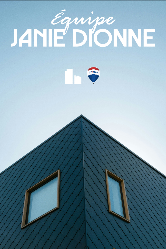 Affiche de l'Équipe Janie Dionne, courtage immobilier, avec une photo d’un bâtiment moderne à toit incliné et fenêtres encadrées de bois. Le logo RE/MAX et une icône de bâtiments apparaissent sous le texte blanc sur fond de ciel bleu.