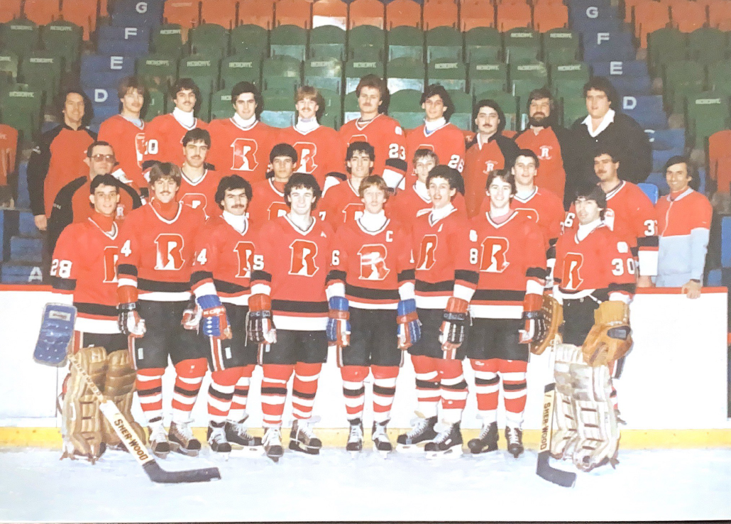 Photo archivée d'une ancienne équipe d'hockey des Rebelles