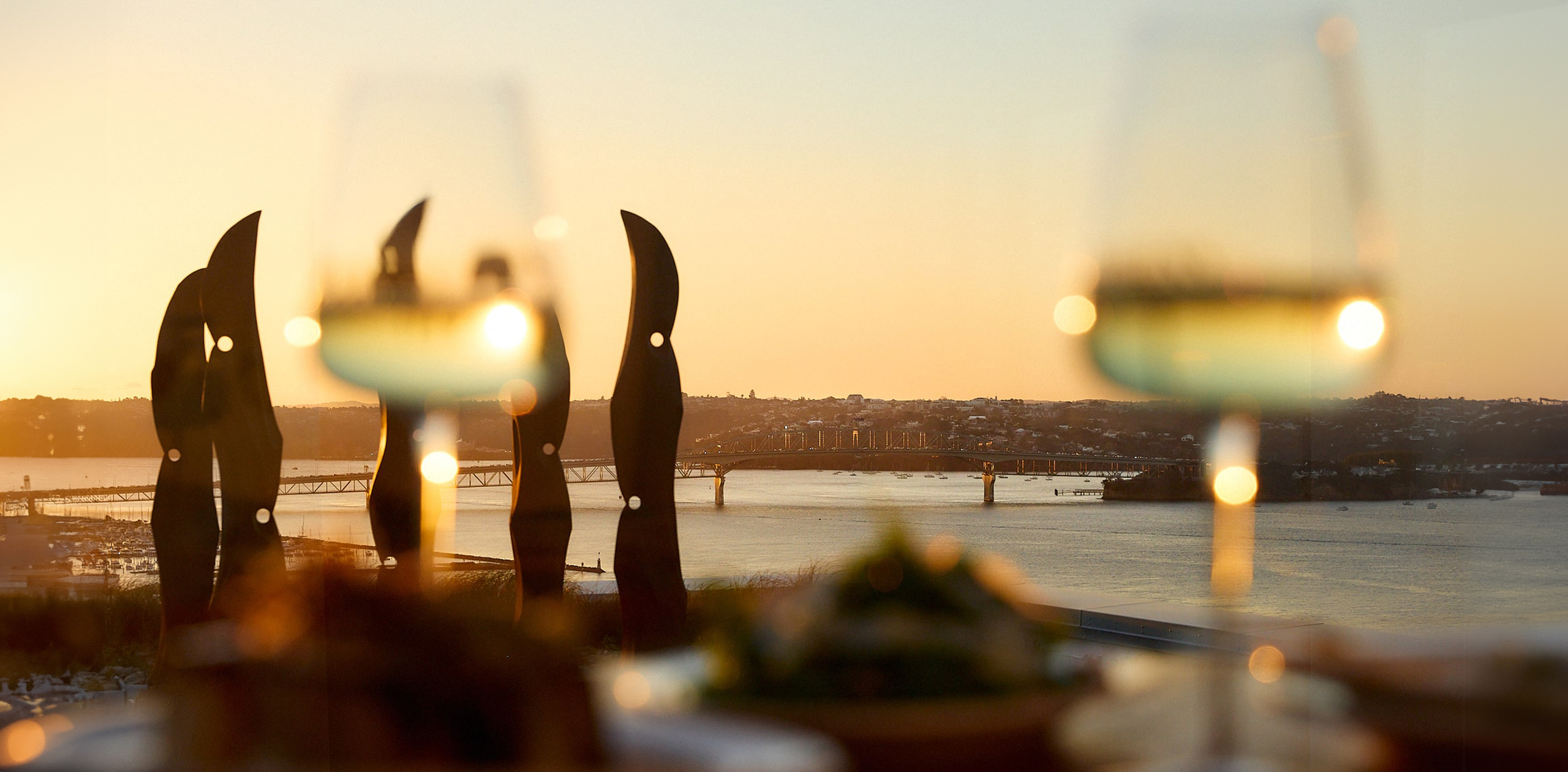 QUEENS Rooftop & Wineshop