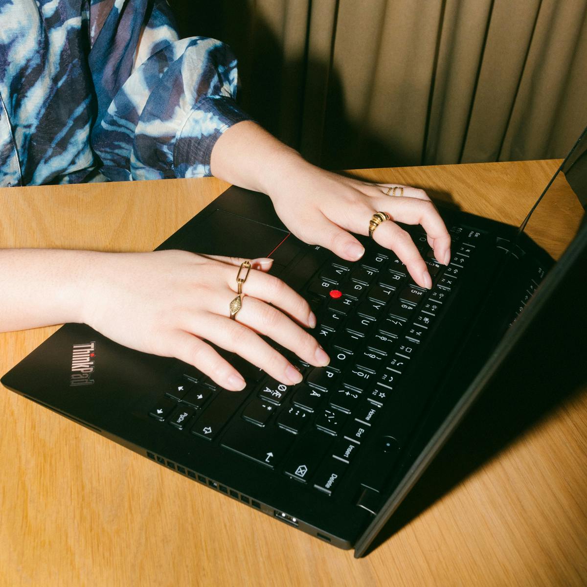 Employee uses a laptop to see an overview of employee spend