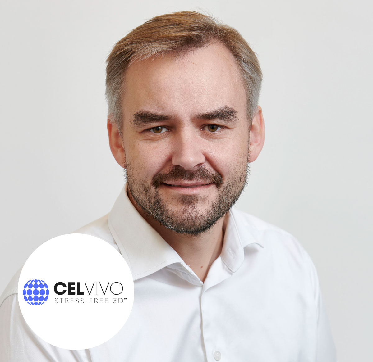 Portræt af Søren Alnøe og logo af Celvivo