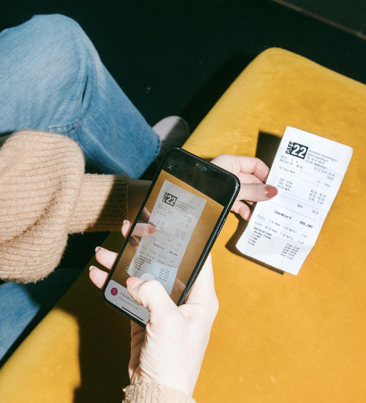 Receipt scanning with Pleo mobile app