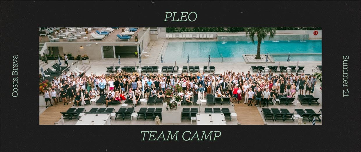 A group photo of Pleo employees