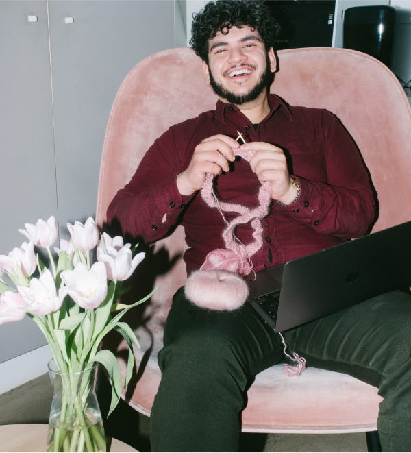 A happy Pleo employee
