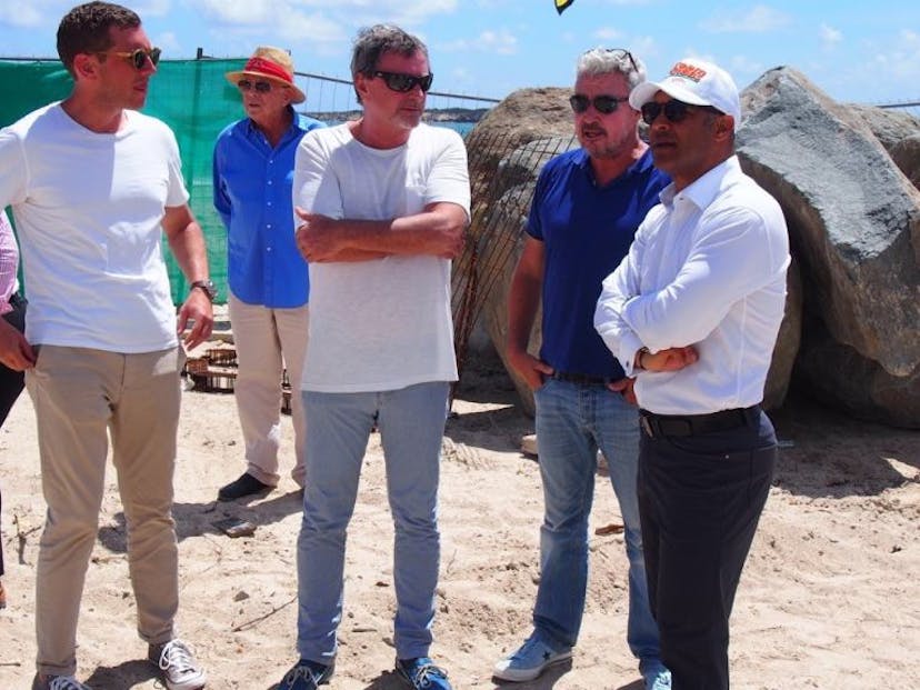 Le Président Gibbs sur le terrain de la reconstruction Visite-terrain-etablissements-touristiques-Sindextour_1.jpg