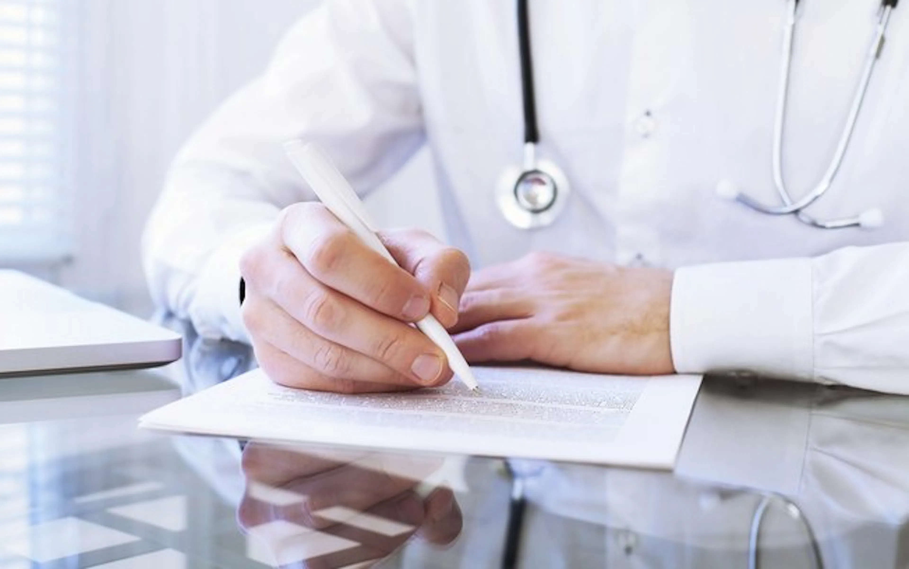 Concurso HCPA 2026: salários de até R$ 9,4 mil e cadastro de reserva em 12 processos seletivos