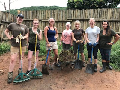 Jodie Bickhoff: group photo at Care for Wild