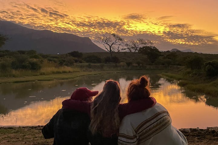 Savannah de Mare: group photo in the sunset