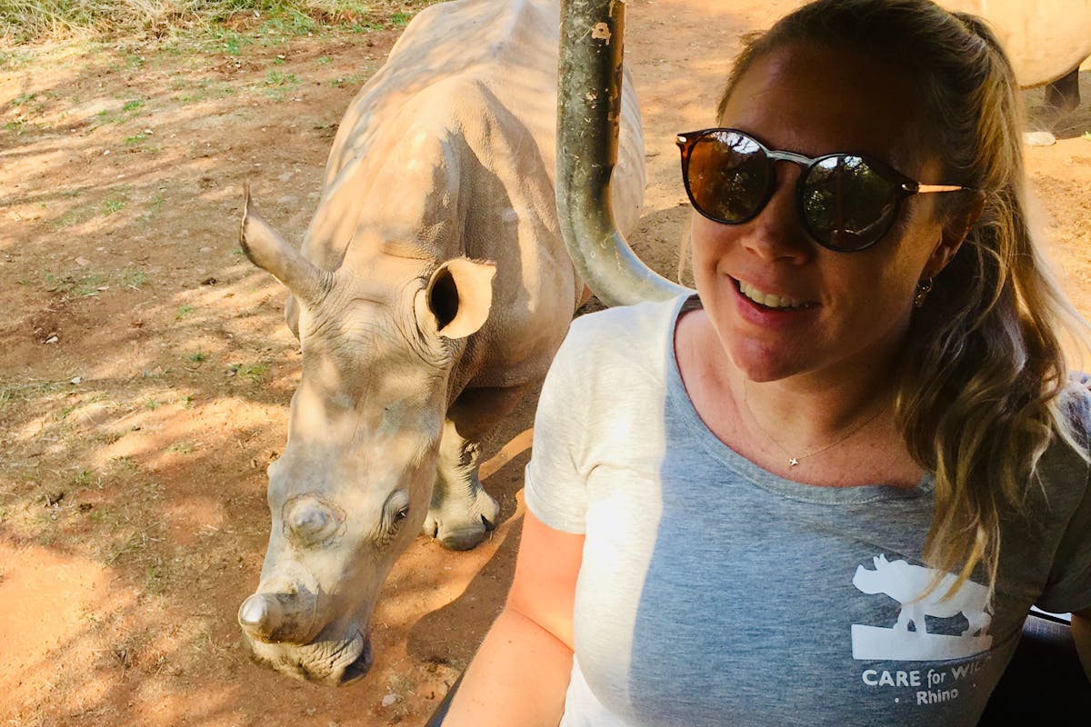 Maartje van Vlerken: posing with a rhino following the vehicle