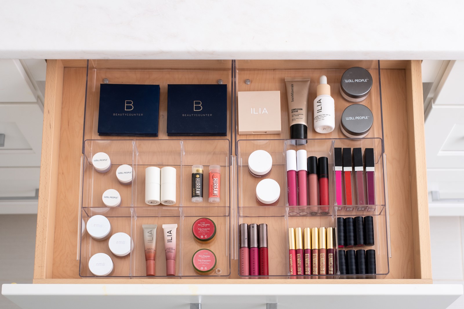 makeup room ideas  Makeup storage cabinet, Diy bathroom, Sliding mirror
