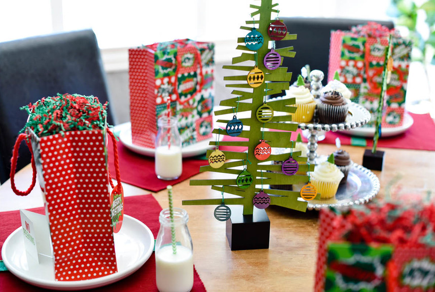 DIY Christmas Tablescape & Hot Chocolate Party How-To!