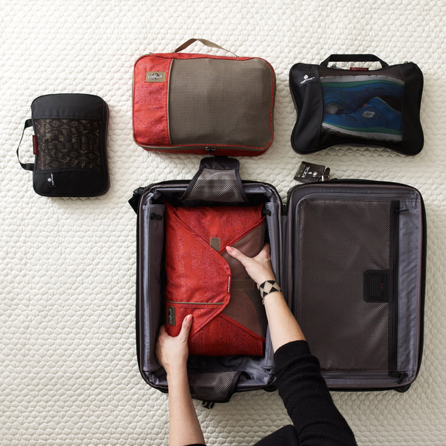 pack up luggage