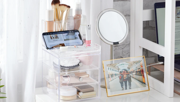 Dorm Makeup Organization Made Easy