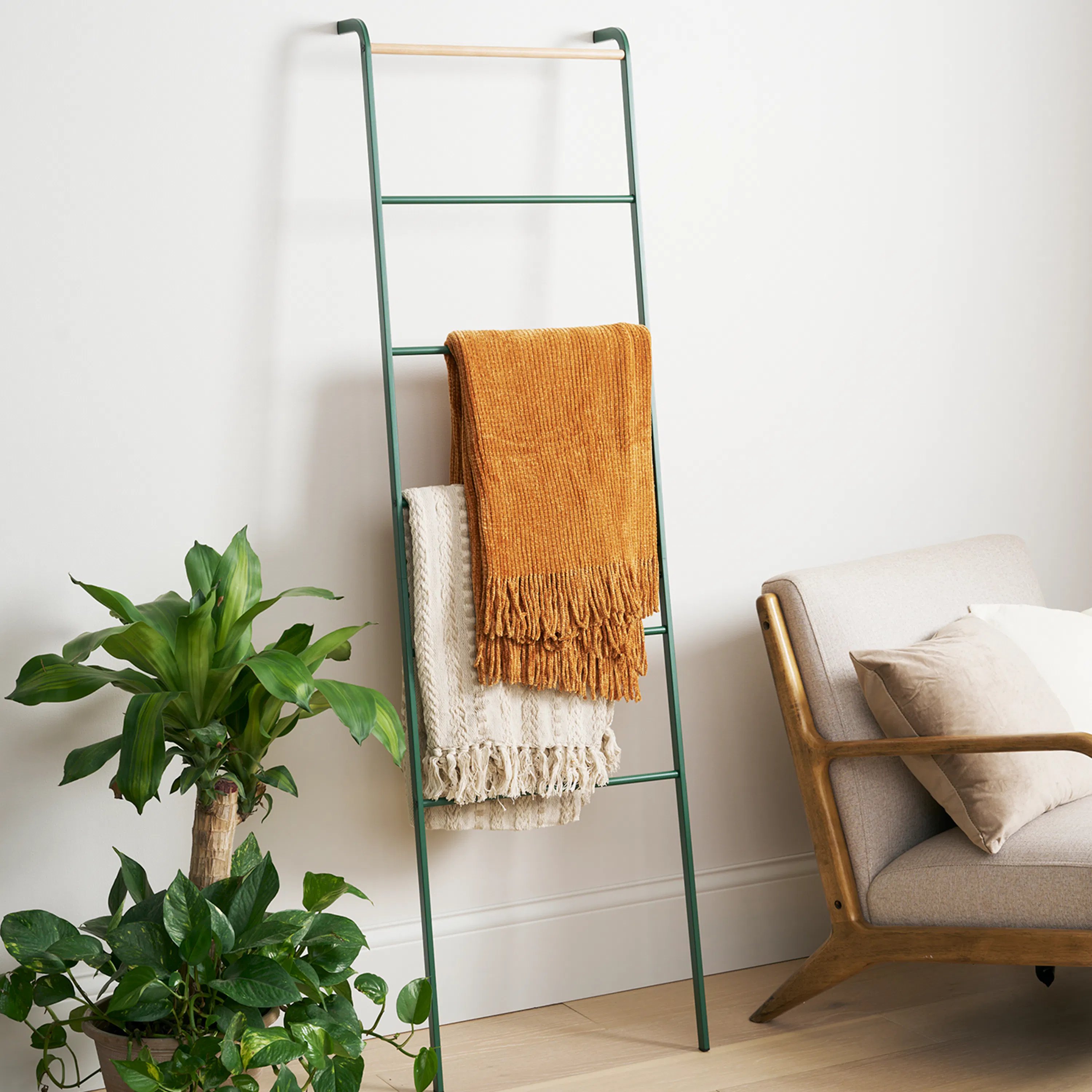 Yamazaki leaning storage ladder