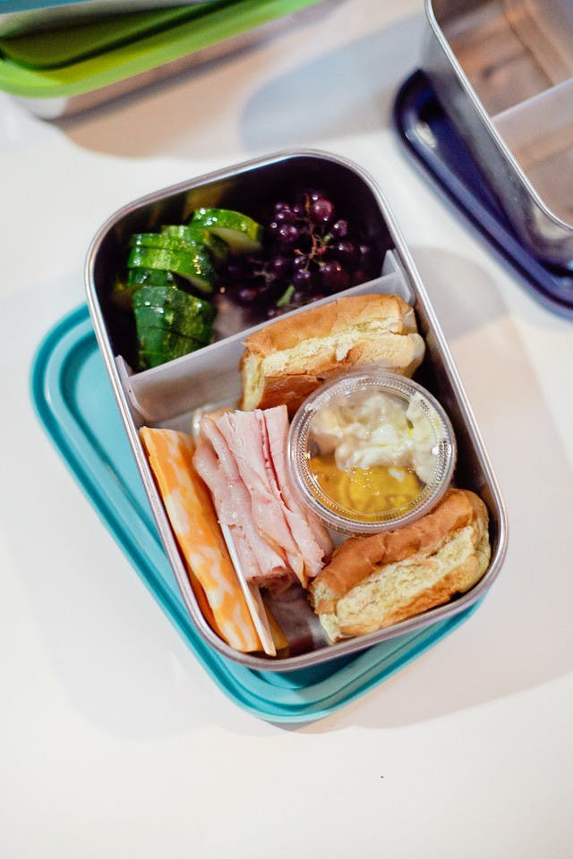 I absolutely love these DIY lunchable containers! Products linked