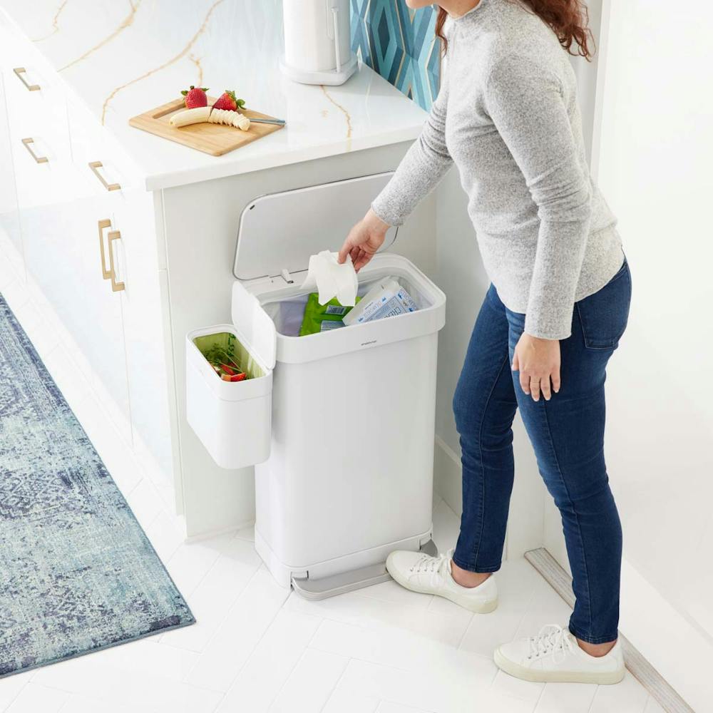https://images.prismic.io/containerstoriesproduction/c5331f86-9a03-4d6f-9d9b-93dcbbcb6930_03-23-ecomm-sustainability-simple-human-white-trashcan-v4.jpg?auto=compress,format&rect=0,0,1200,1200&w=1000&h=1000