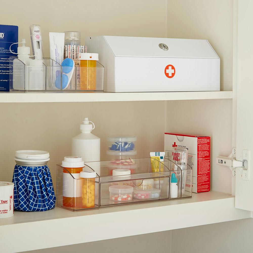 https://images.prismic.io/containerstoriesproduction/d60742b75933f3ed9e0f92a4fcd1a11a55932062_blog_apartment_10061698-medication-storage.jpg?auto=compress,format