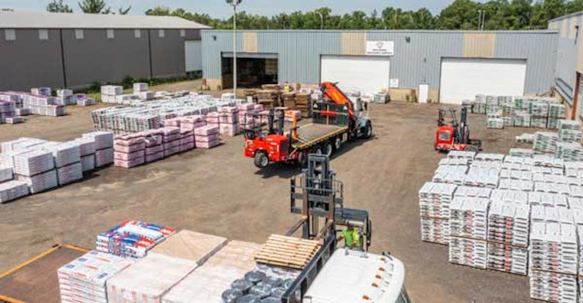 Building supply distribution center