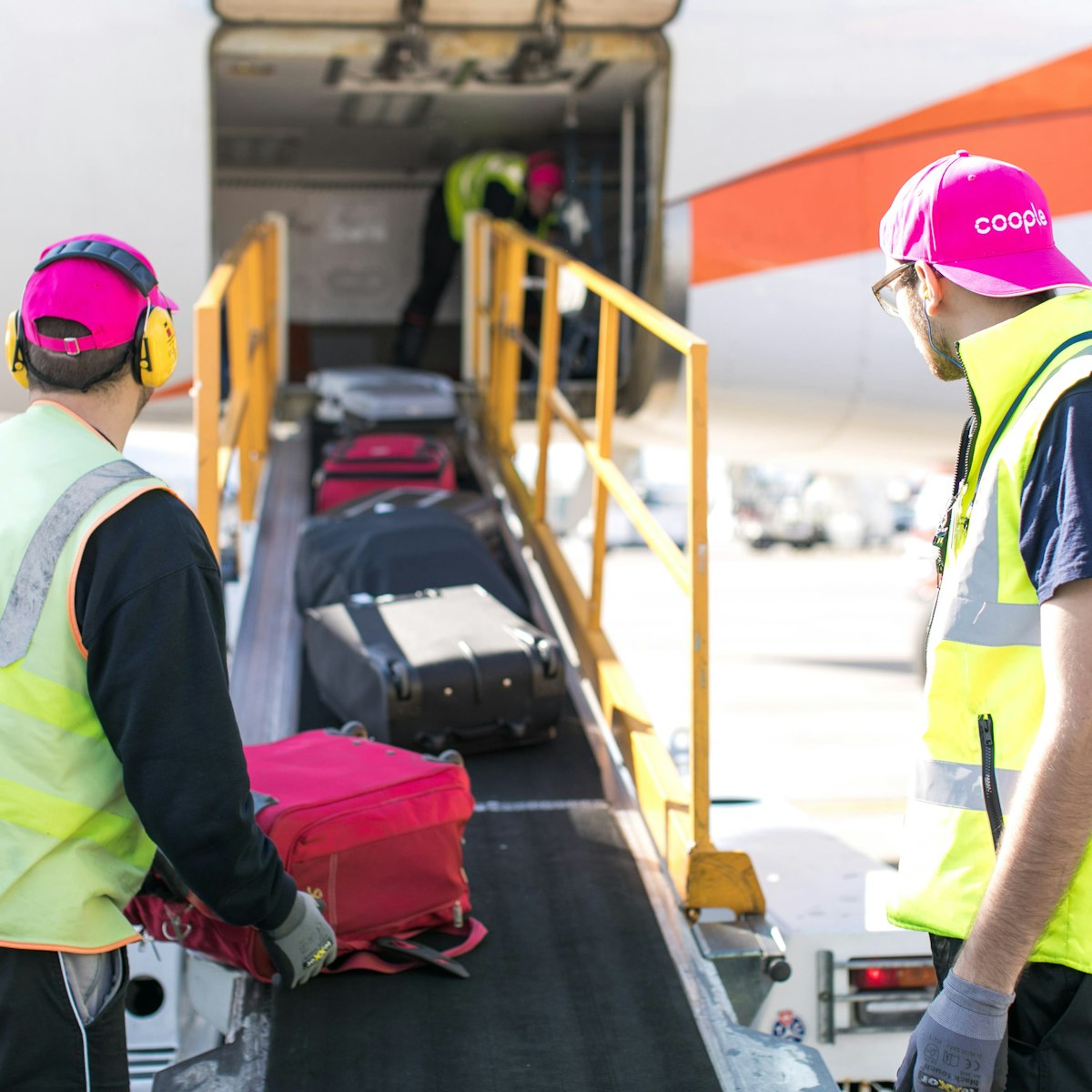 airport-staff