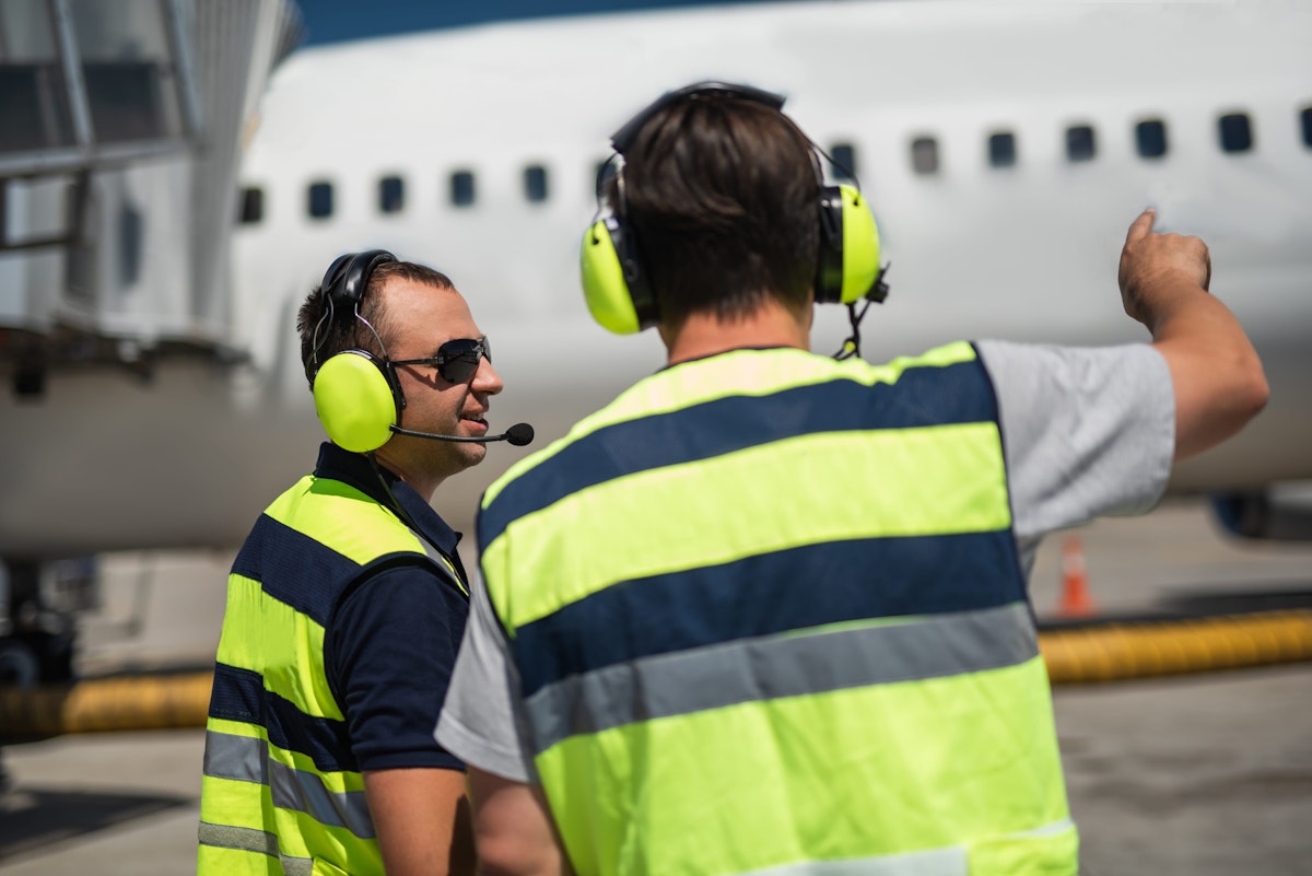 airport-staff