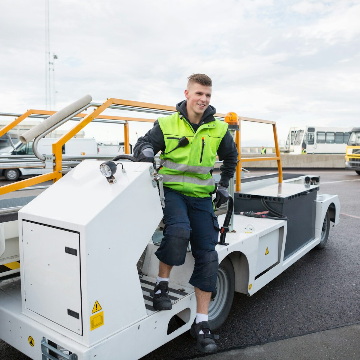 airport-worker