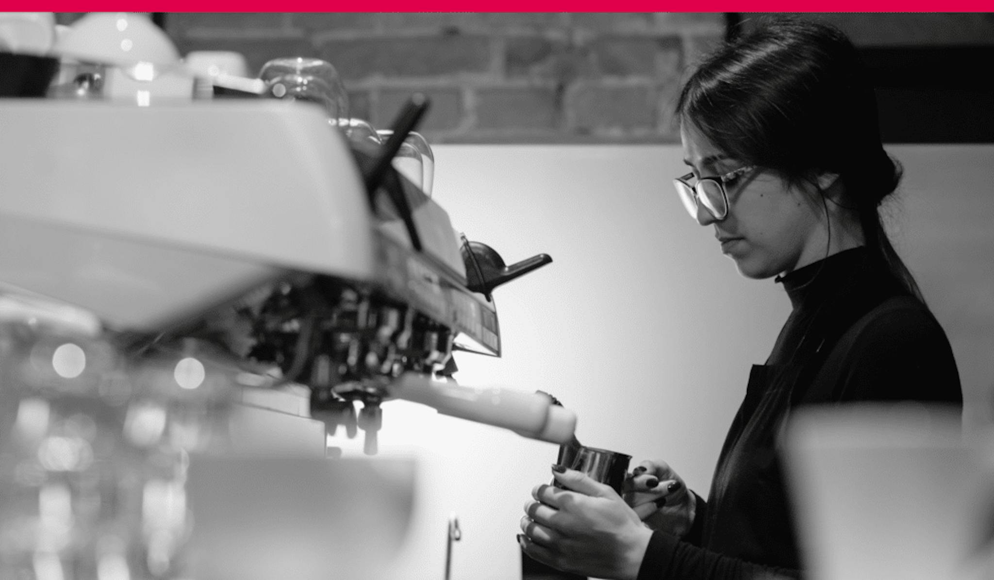 barista working 