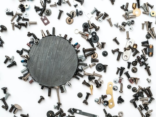 Lead generation magnet with bolts