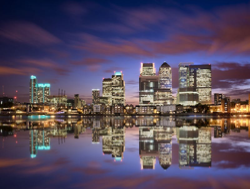 Sunset over canary wharf london skyline